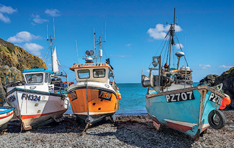 PCC818 - Cadgwith Boats Postcard (1 unit = 25 postcards)