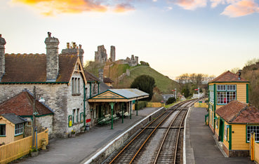 PDR556 - Corfe Castle Railway Station Postcard (1 unit = 25 Postcards)