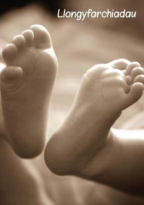 57DG90 - Carte de vœux de félicitations pour les pieds de bébé (gallois)