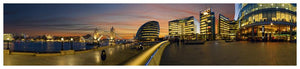 LDN-013 - Carte postale panoramique de l'hôtel de ville, du Tower Bridge et de la Tamise