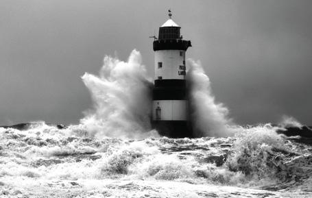 PCW569 - Trwyn Du Lighthouse Anglesey Postcard